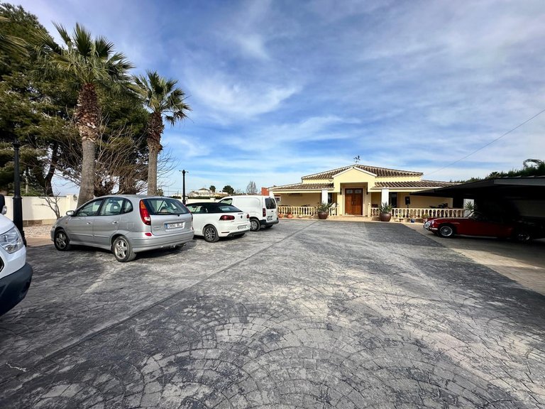 Villa for Sale in Heredades, Alicante, 3