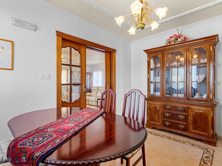 Villa for Sale in Almoradi, Alicante, 27