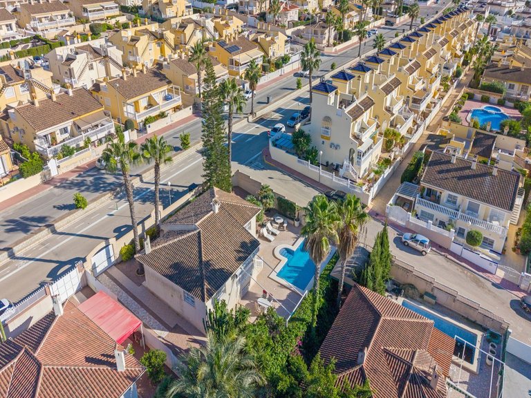 Villa for Sale in Benijofar, Alicante, 34