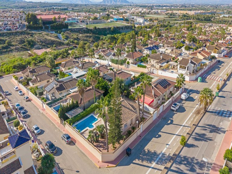 Villa for Sale in Benijofar, Alicante, 37