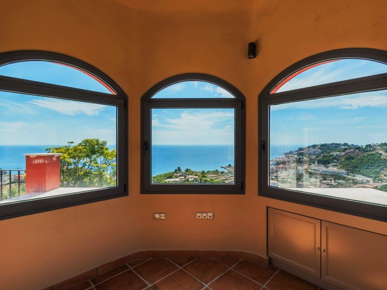 SPECTACULAR VILLA, EXCEPTIONAL QUALITY 12