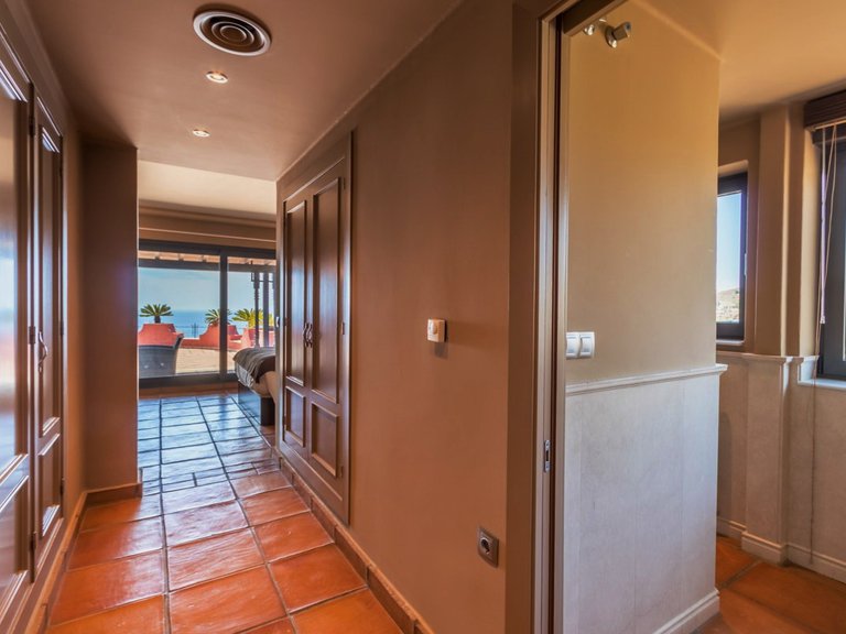 SPECTACULAR VILLA, EXCEPTIONAL QUALITY 15