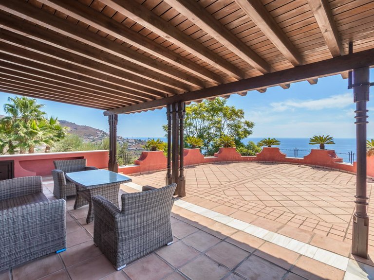 SPECTACULAR VILLA, EXCEPTIONAL QUALITY 4