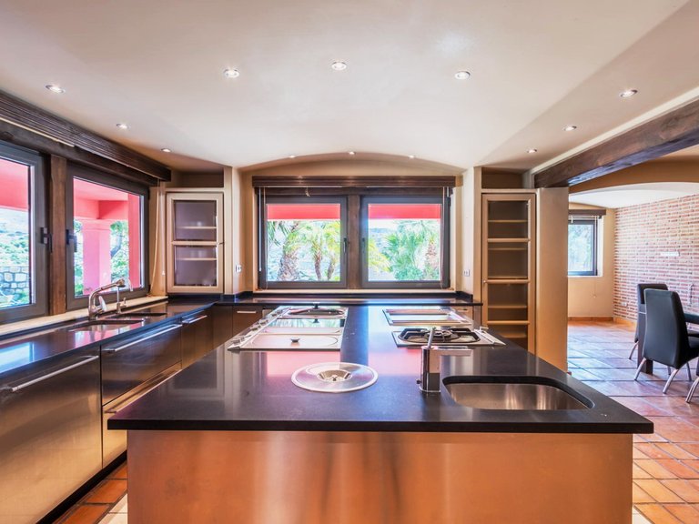 SPECTACULAR VILLA, EXCEPTIONAL QUALITY 43