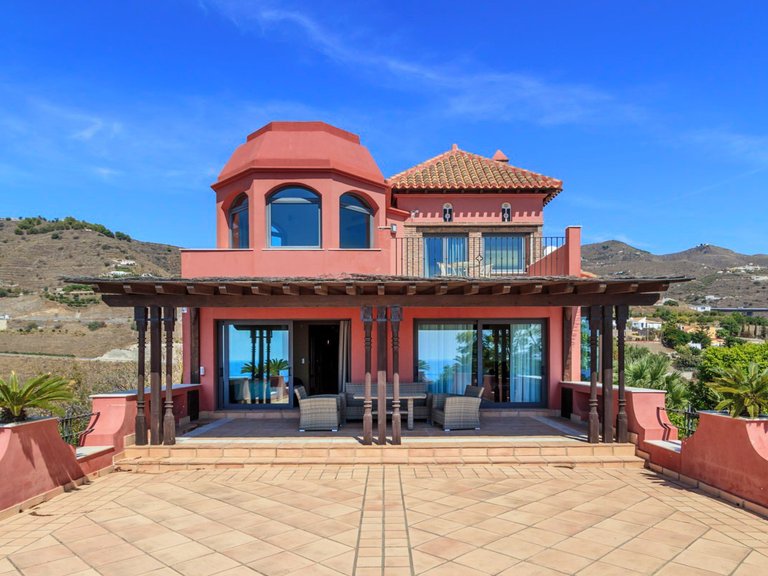 SPECTACULAR VILLA, EXCEPTIONAL QUALITY 5