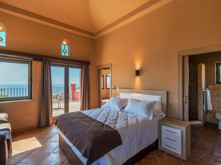 SPECTACULAR VILLA, EXCEPTIONAL QUALITY 9