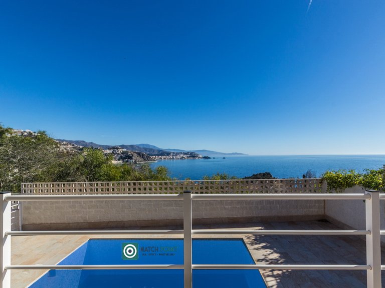 DETACHED VILLA IN THE MARINA 3