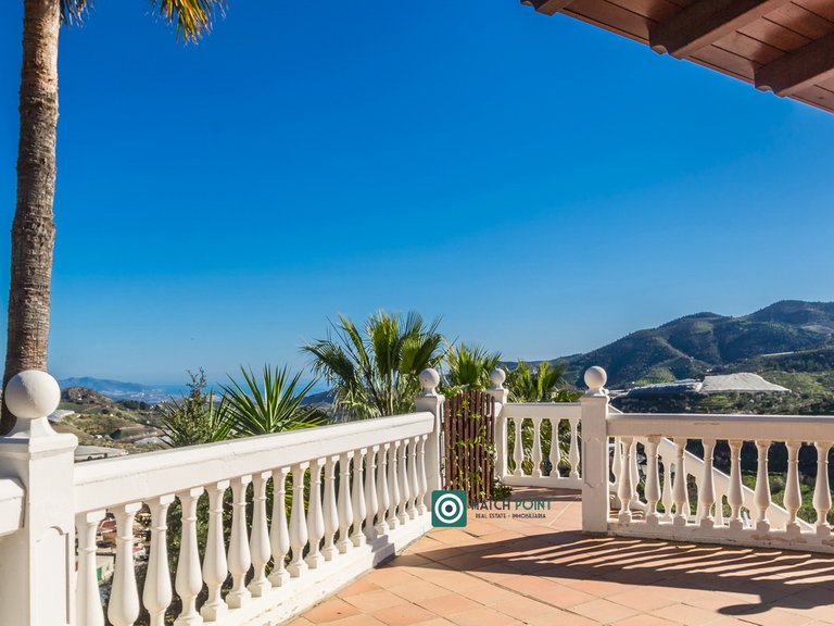 SPECTACULAR ESTATE 12