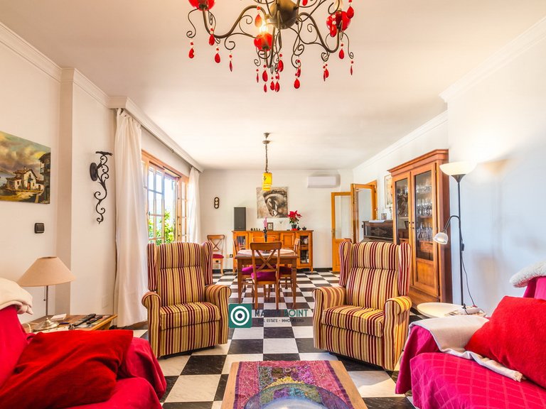 SPECTACULAR ESTATE 24
