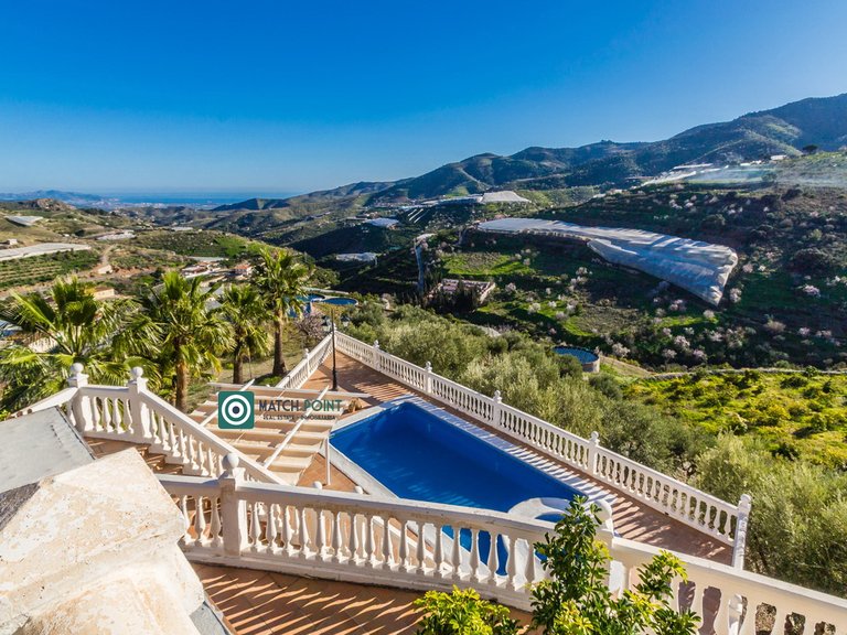 SPECTACULAR ESTATE 48