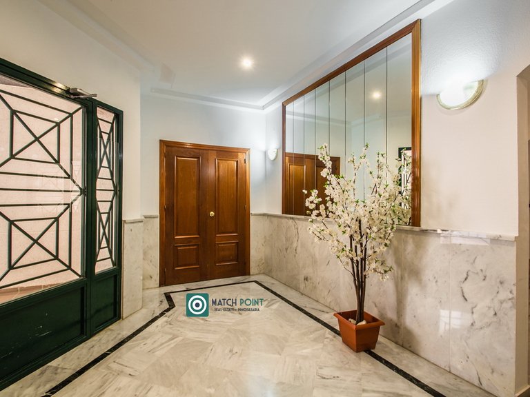 RIGHT IN THE CITY CENTER, READY TO MOVE IN 23