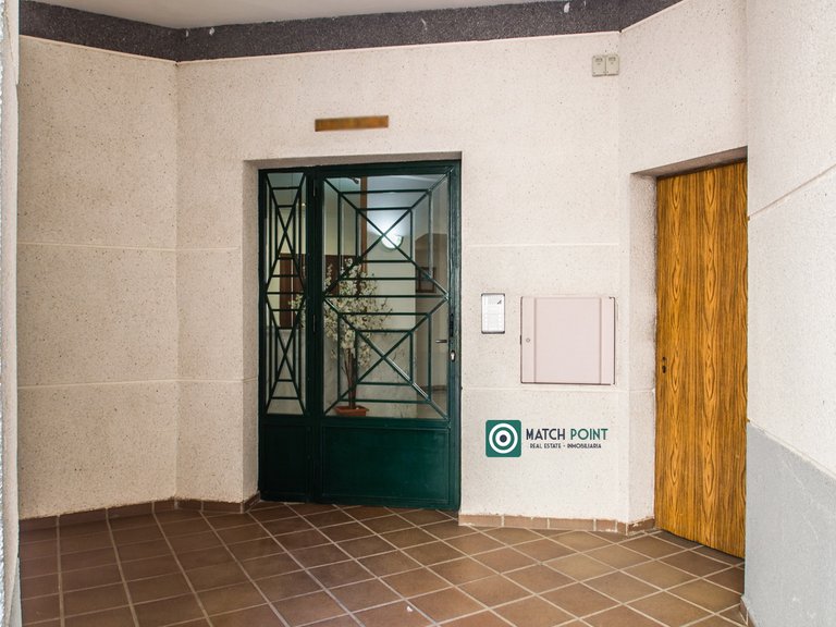 RIGHT IN THE CITY CENTER, READY TO MOVE IN 24