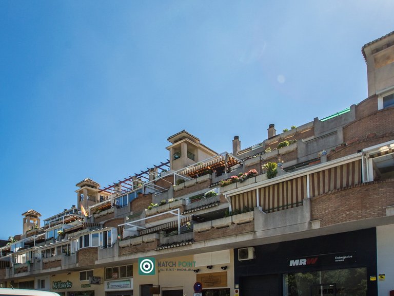 RIGHT IN THE CITY CENTER, READY TO MOVE IN 28
