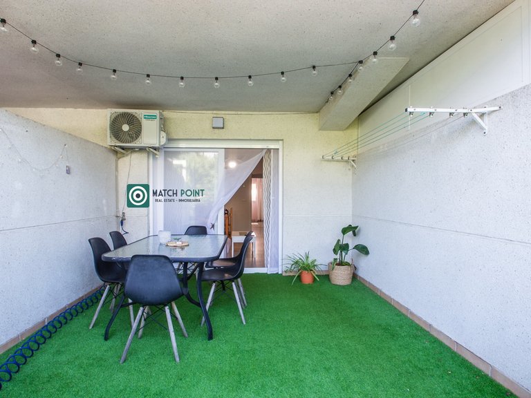 RIGHT IN THE CITY CENTER, READY TO MOVE IN 4