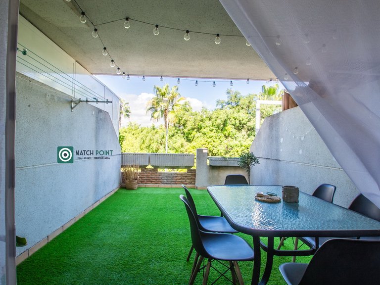 RIGHT IN THE CITY CENTER, READY TO MOVE IN 5