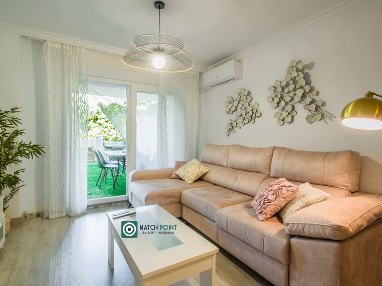 RIGHT IN THE CITY CENTER, READY TO MOVE IN 7