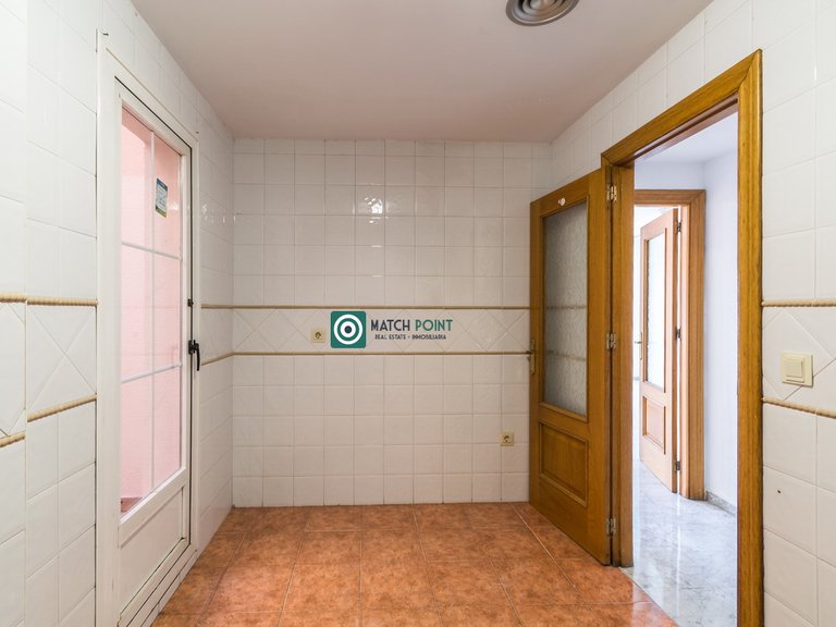 RIGHT ON THE HEART OF THE TOWN; APARTMENT WITH GARAGE INCLUDED 11