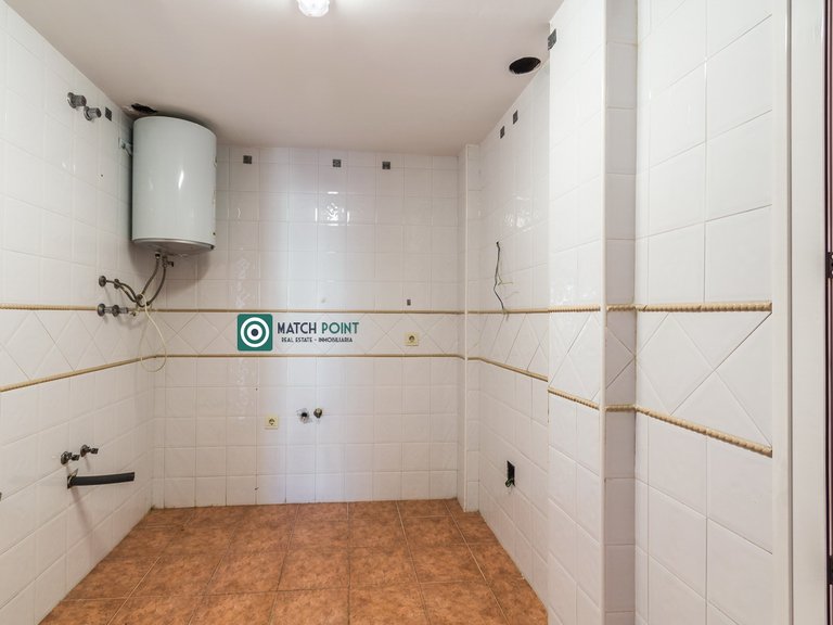 RIGHT ON THE HEART OF THE TOWN; APARTMENT WITH GARAGE INCLUDED 12