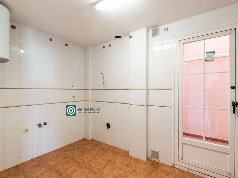 RIGHT ON THE HEART OF THE TOWN; APARTMENT WITH GARAGE INCLUDED 13