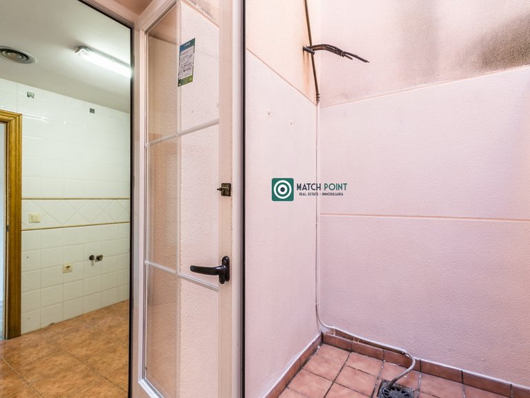 RIGHT ON THE HEART OF THE TOWN; APARTMENT WITH GARAGE INCLUDED 14