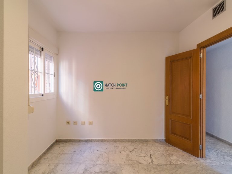 RIGHT ON THE HEART OF THE TOWN; APARTMENT WITH GARAGE INCLUDED 16