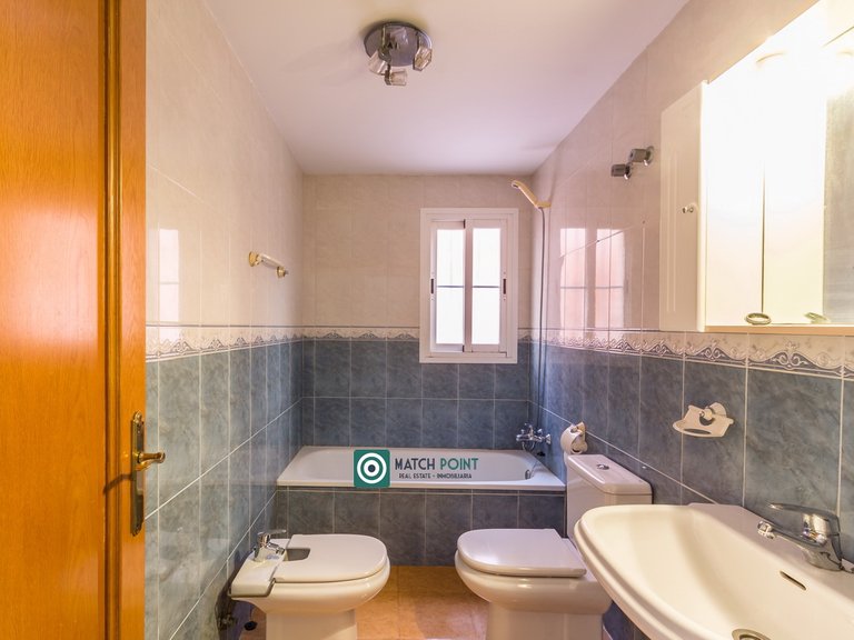 RIGHT ON THE HEART OF THE TOWN; APARTMENT WITH GARAGE INCLUDED 17