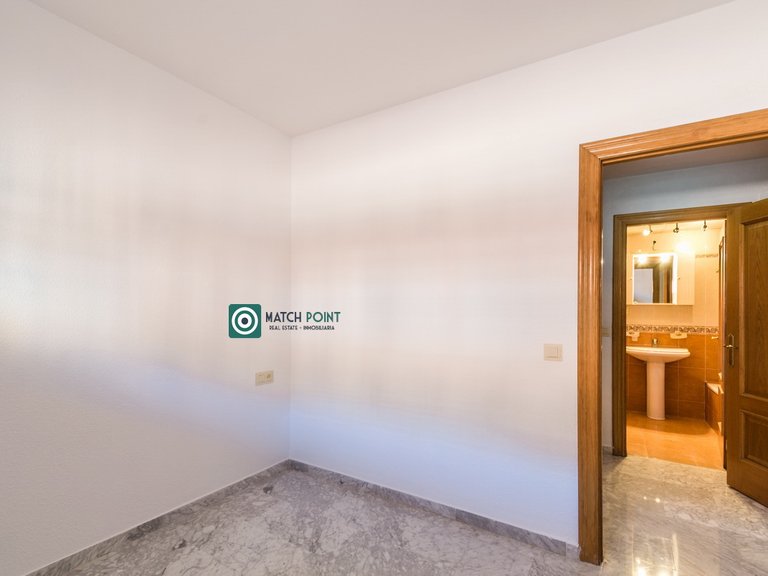 RIGHT ON THE HEART OF THE TOWN; APARTMENT WITH GARAGE INCLUDED 25