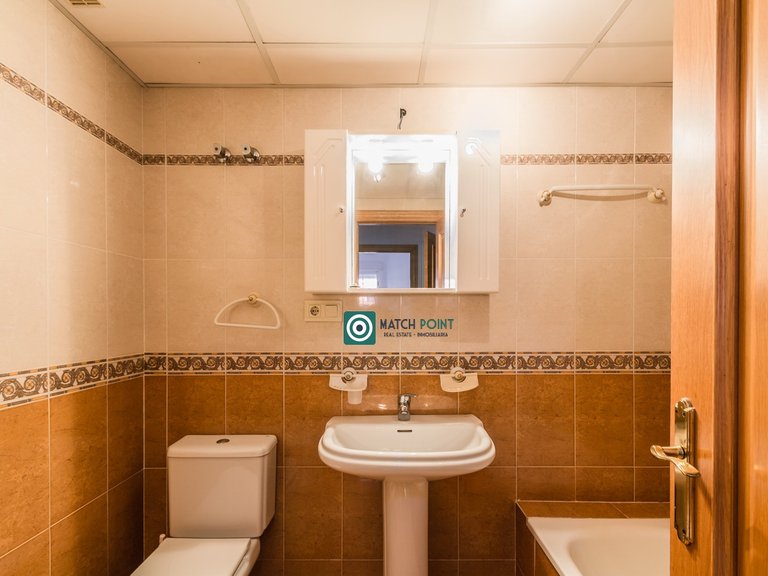RIGHT ON THE HEART OF THE TOWN; APARTMENT WITH GARAGE INCLUDED 26