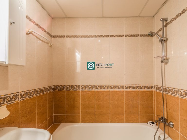RIGHT ON THE HEART OF THE TOWN; APARTMENT WITH GARAGE INCLUDED 27