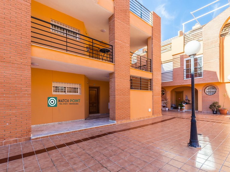 RIGHT ON THE HEART OF THE TOWN; APARTMENT WITH GARAGE INCLUDED 30