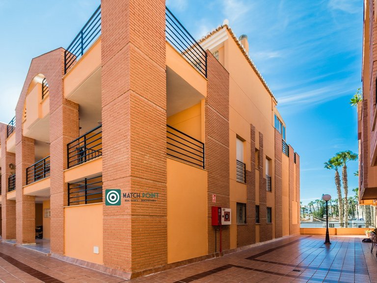 RIGHT ON THE HEART OF THE TOWN; APARTMENT WITH GARAGE INCLUDED 31