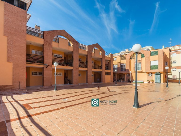 RIGHT ON THE HEART OF THE TOWN; APARTMENT WITH GARAGE INCLUDED 33