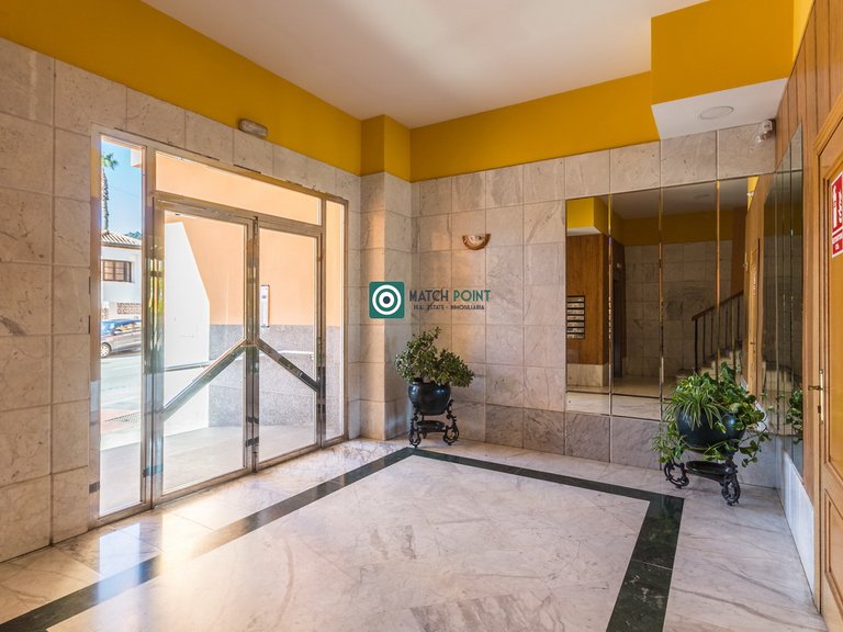 RIGHT ON THE HEART OF THE TOWN; APARTMENT WITH GARAGE INCLUDED 34