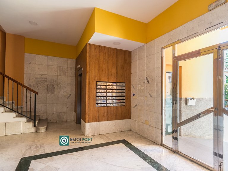 RIGHT ON THE HEART OF THE TOWN; APARTMENT WITH GARAGE INCLUDED 35