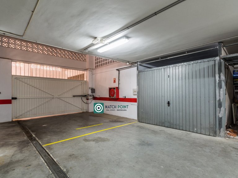 RIGHT ON THE HEART OF THE TOWN; APARTMENT WITH GARAGE INCLUDED 36
