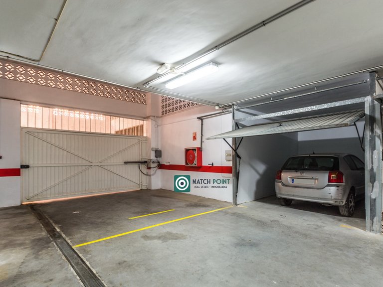 RIGHT ON THE HEART OF THE TOWN; APARTMENT WITH GARAGE INCLUDED 37