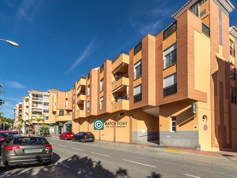 RIGHT ON THE HEART OF THE TOWN; APARTMENT WITH GARAGE INCLUDED 39