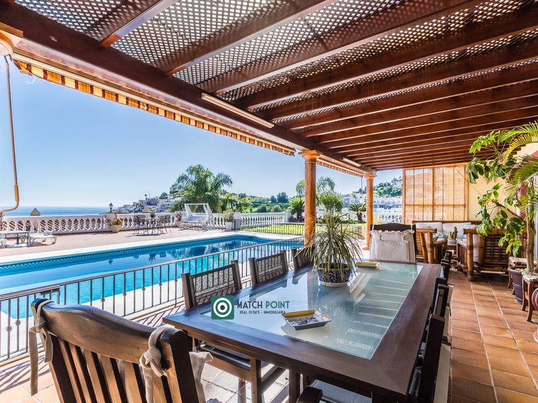 MAGNIFICENT ALL IN ONE FLOOR HOUSE 12