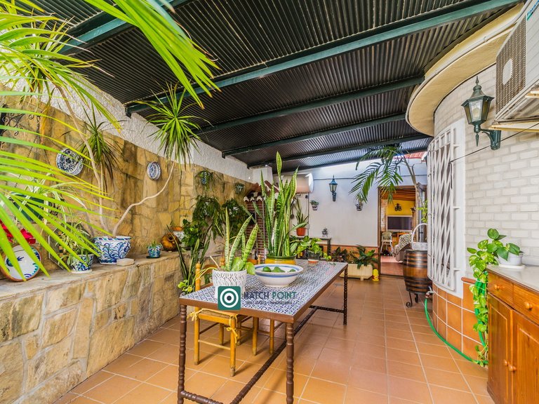 MAGNIFICENT ALL IN ONE FLOOR HOUSE 15