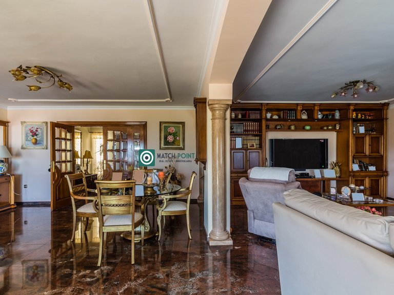 MAGNIFICENT ALL IN ONE FLOOR HOUSE 21