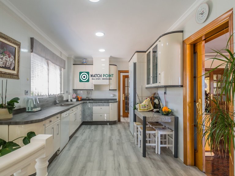 MAGNIFICENT ALL IN ONE FLOOR HOUSE 22