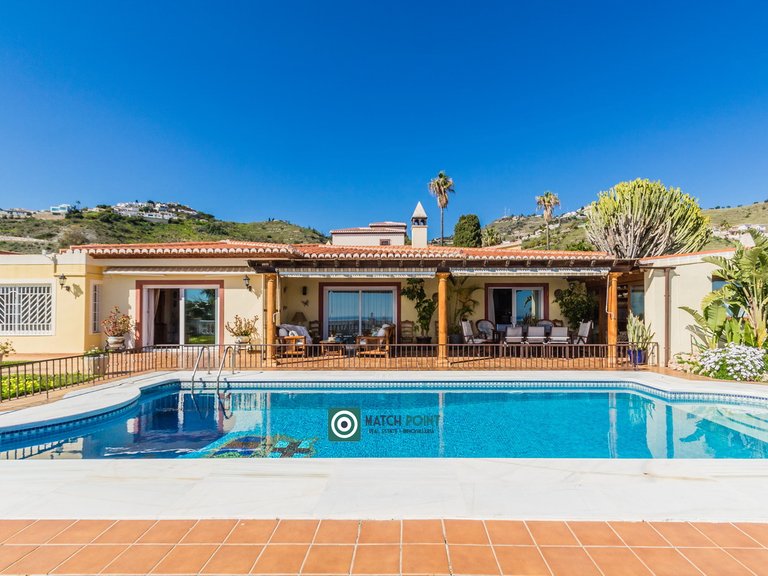 MAGNIFICENT ALL IN ONE FLOOR HOUSE 3