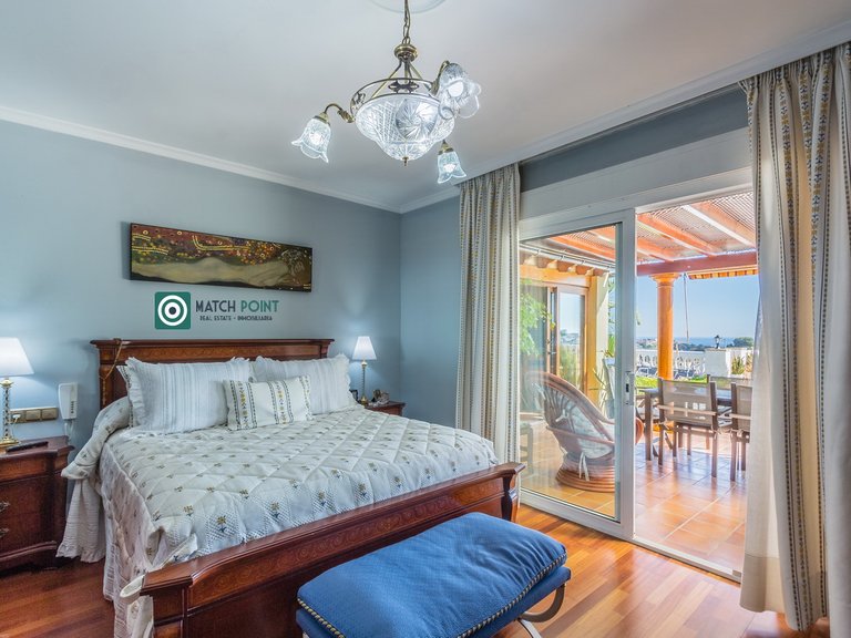 MAGNIFICENT ALL IN ONE FLOOR HOUSE 32