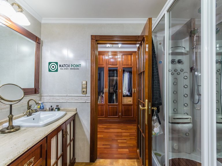 MAGNIFICENT ALL IN ONE FLOOR HOUSE 35