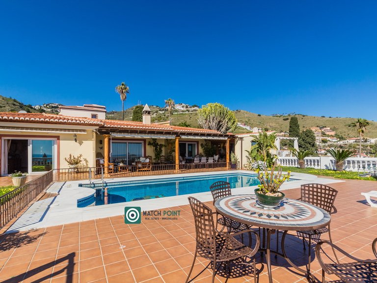 MAGNIFICENT ALL IN ONE FLOOR HOUSE 4