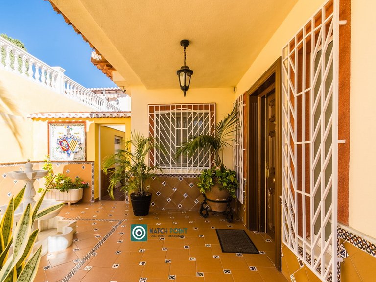 MAGNIFICENT ALL IN ONE FLOOR HOUSE 43