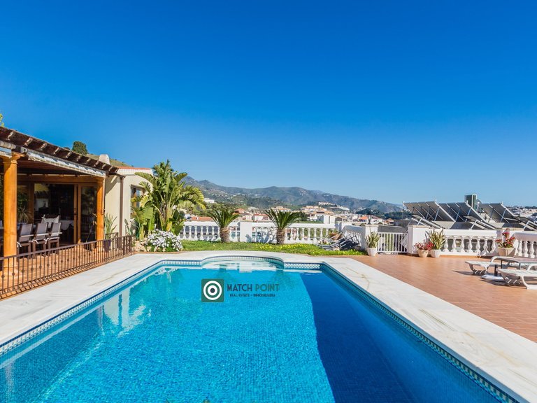 MAGNIFICENT ALL IN ONE FLOOR HOUSE 7