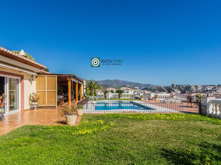 MAGNIFICENT ALL IN ONE FLOOR HOUSE 8
