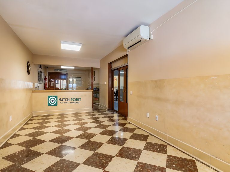 LESS THAN 100M FROM THE BEACH 6