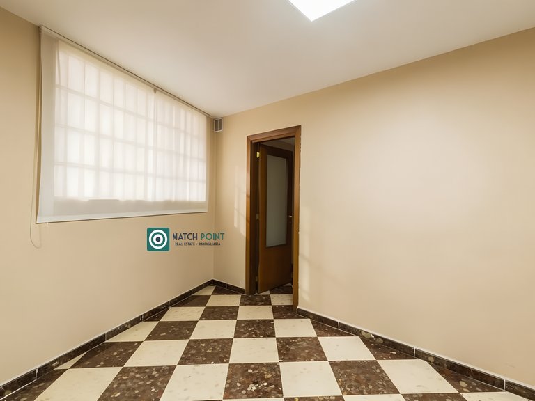 LESS THAN 100M FROM THE BEACH 8